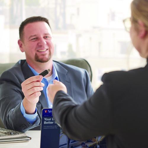 Image of Verbatim® 70062 Pinstripe Usb 2.0 Flash Drive, 32 Gb, Black, 10/pack