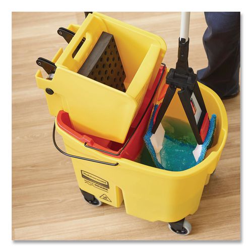 Image of Rubbermaid® Commercial 2132426 Adaptable Flat Mop Kit, 19.5 X 5.5 Blue Microfiber Head, 48" To 72" Yellow Aluminum Handle