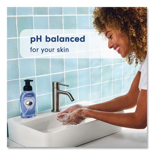 Image of Softsoap® 61052556 Velvet Silk Foaming Liquid Hand Soap, Twilight Berry and Shea Butter, 9 oz, 6/Carton