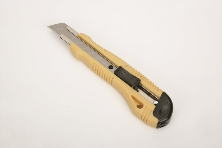 Image of SKILCRAFT® Heavy-Duty Utility Knife, 6-1/2" Handle, 18mm Snap Off Blades, 8 Point, Case of 6