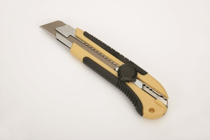 Heavy-Duty Utility Knife, 6-1/2" Handle w/Cushion Grip, 25mm Snap Off Blades, 7 Point